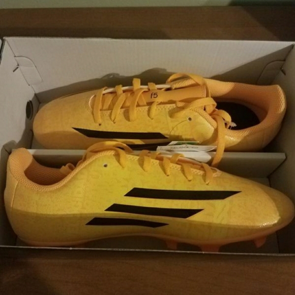 messi yellow cleats
